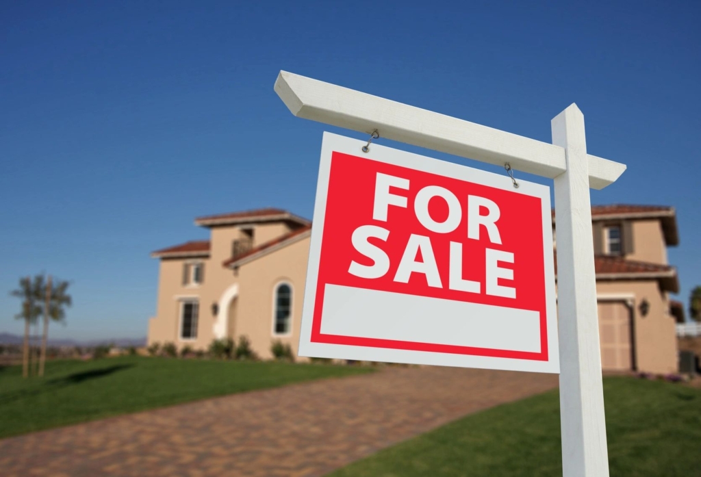 A for sale sign, for a home in Arizona listed on the MLS after having a comparative market analysis done